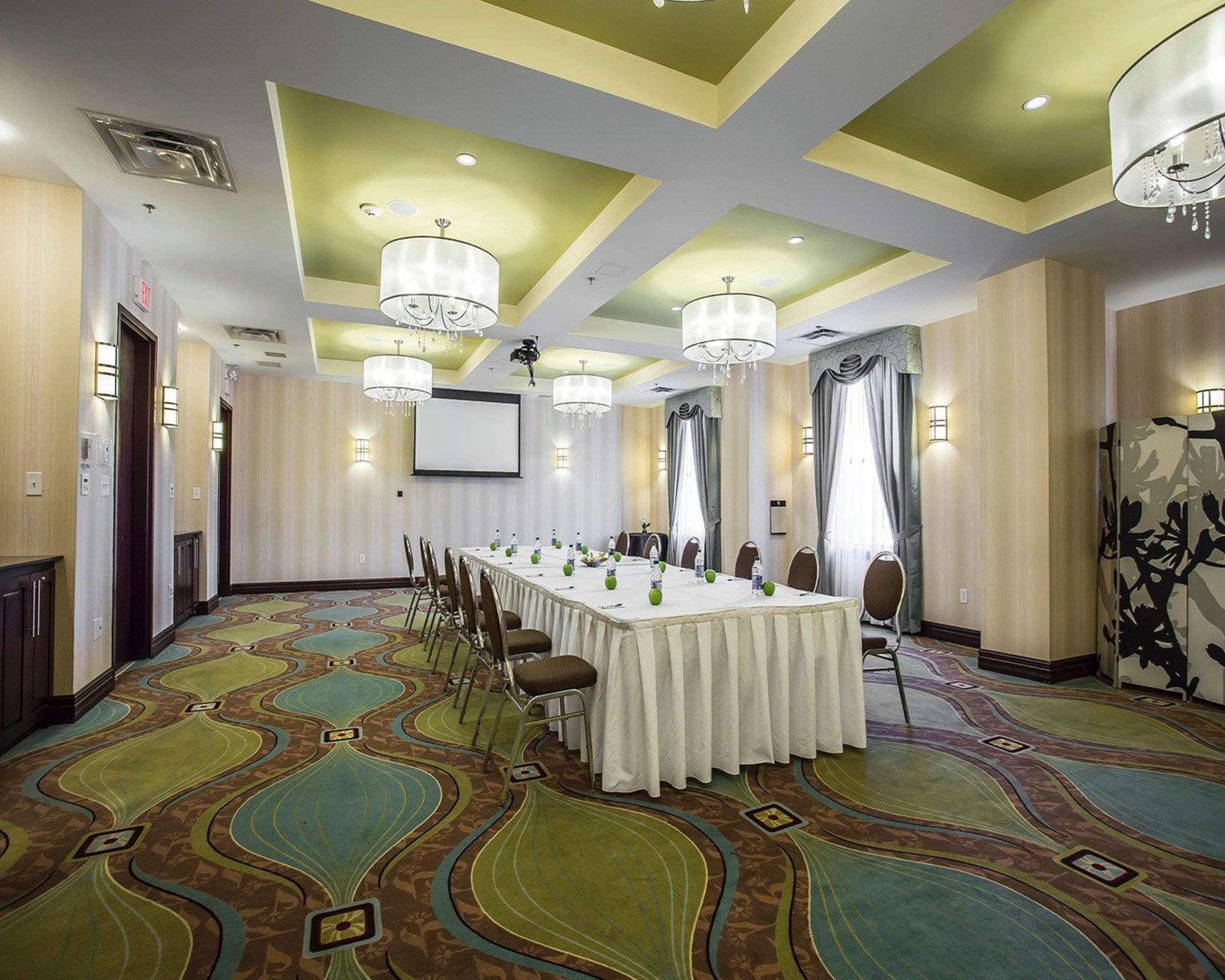 Comfort Hotel Bayer'S Lake Timberlea Luaran gambar