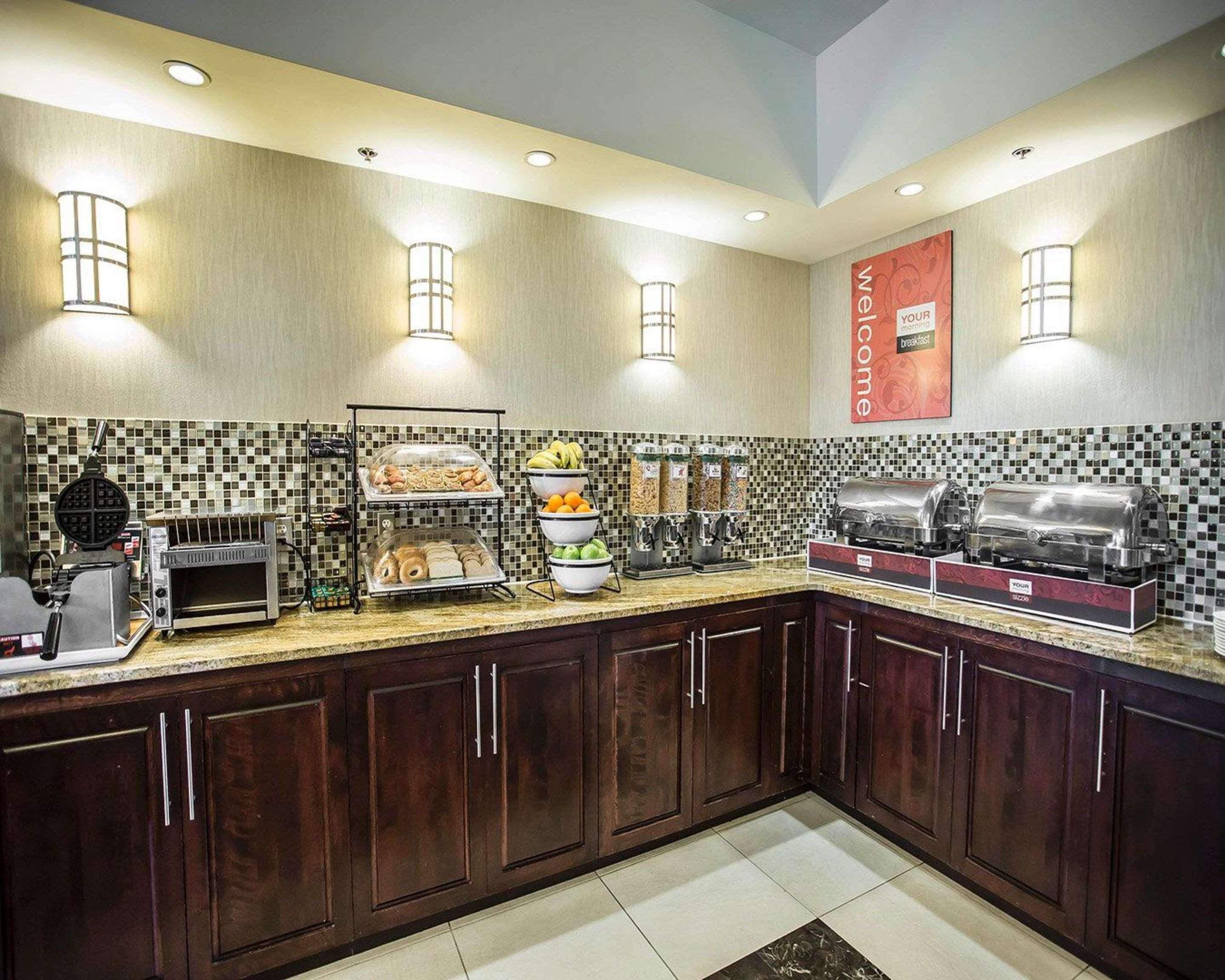 Comfort Hotel Bayer'S Lake Timberlea Luaran gambar
