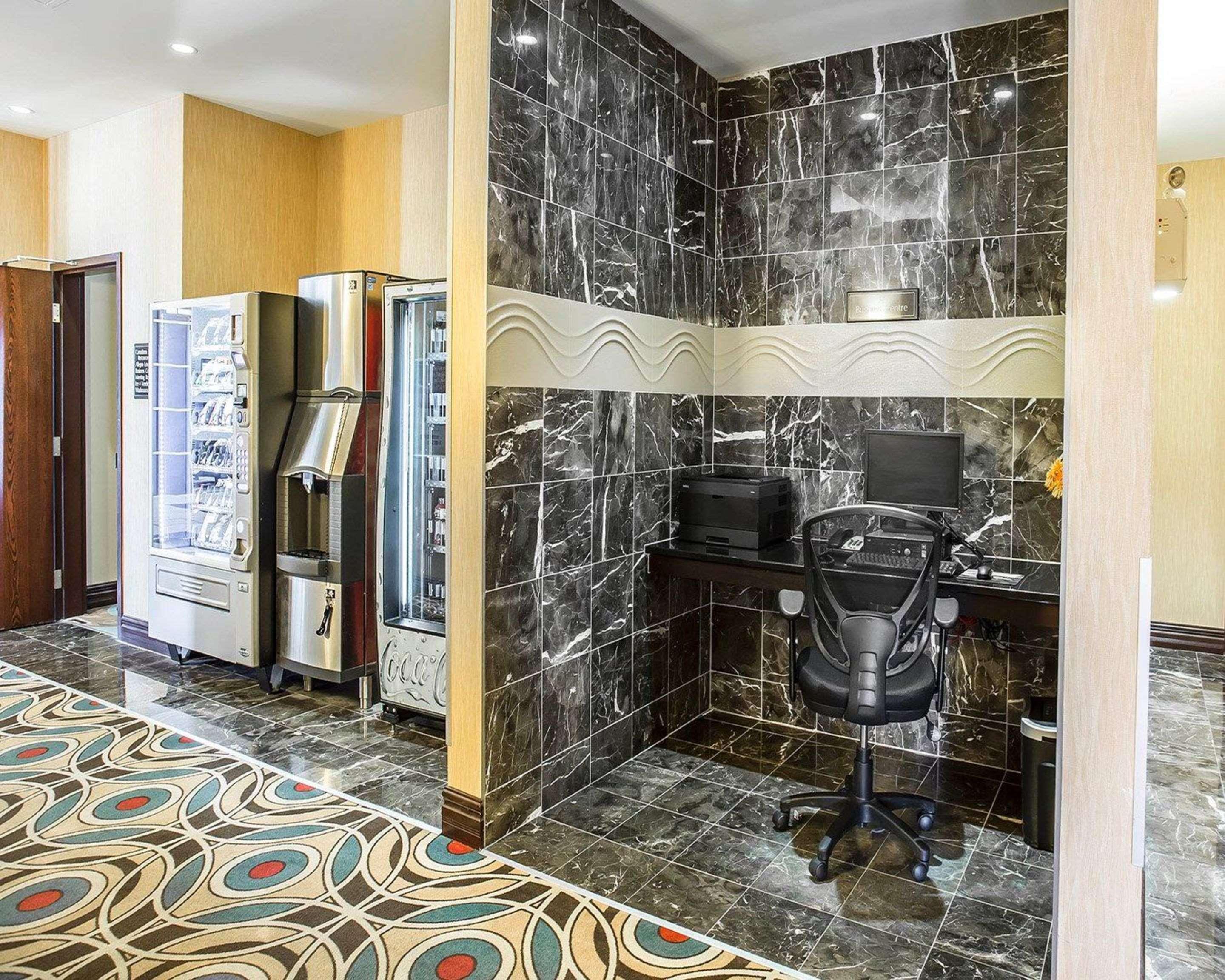Comfort Hotel Bayer'S Lake Timberlea Luaran gambar