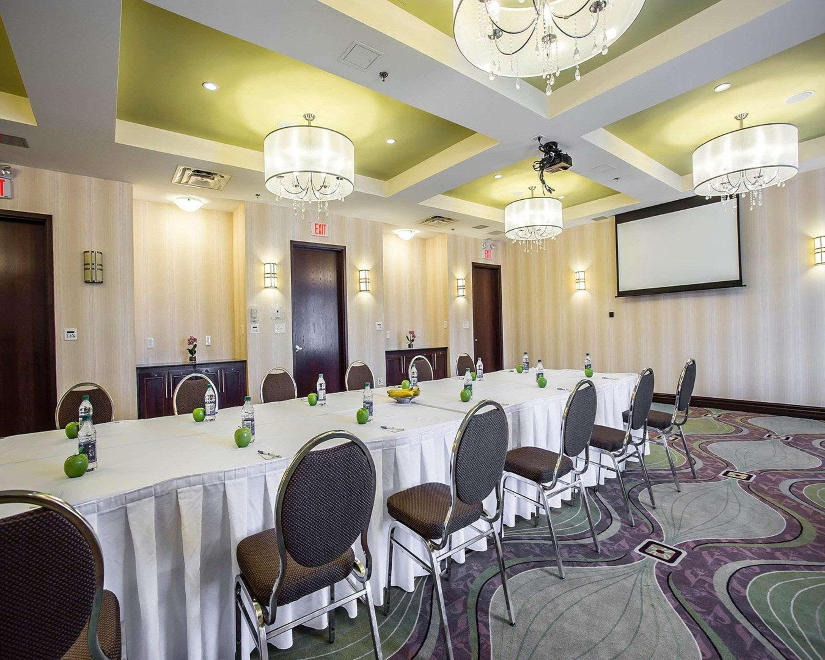 Comfort Hotel Bayer'S Lake Timberlea Luaran gambar