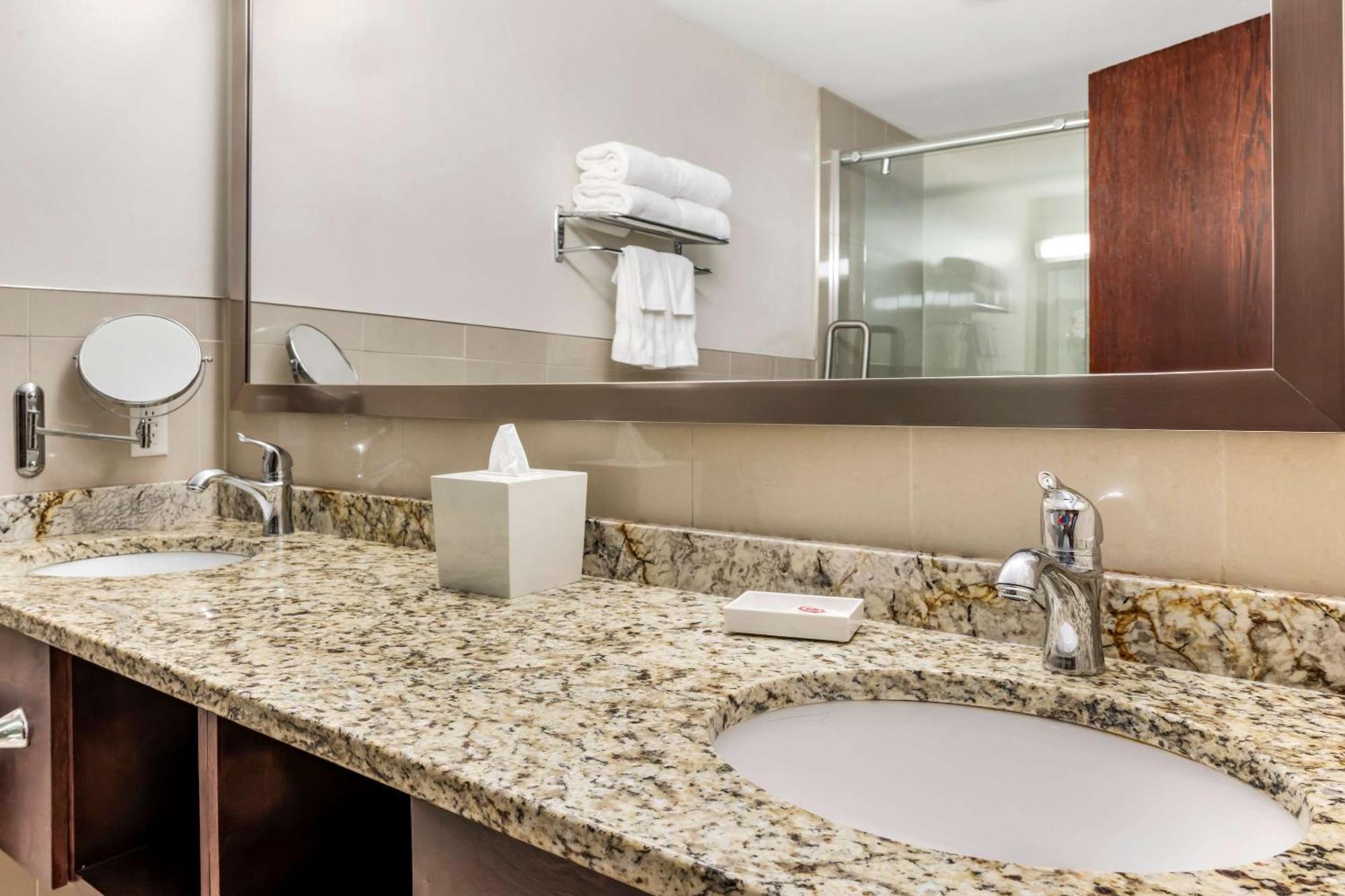 Comfort Hotel Bayer'S Lake Timberlea Luaran gambar